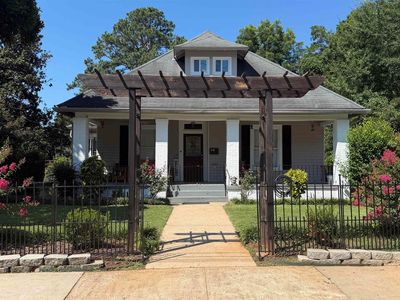 910 Laurel Ave