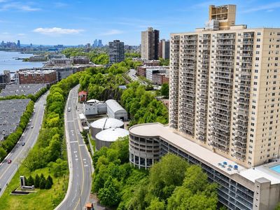 6600 Boulevard East Unit 22F