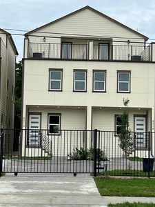 819 N Loop