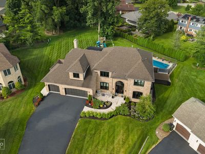 392 Crestwood Ct