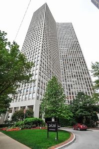 2626 N Lakeview Ave APT 1102