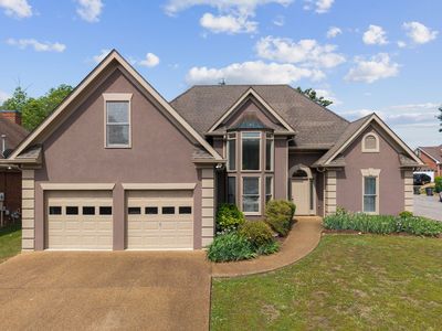 5034 Camelot Dr