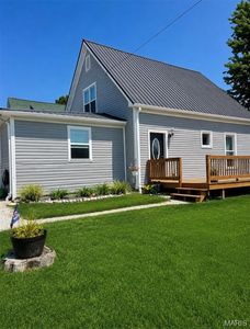 Property at 720 Chase St, Hillsboro, IL