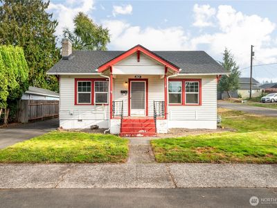 707 Ayers Street