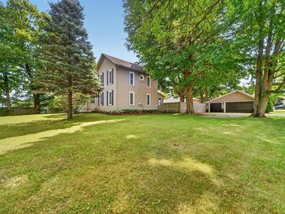806 Jordan Lake St
