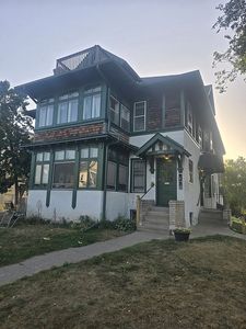 301 W 22nd St