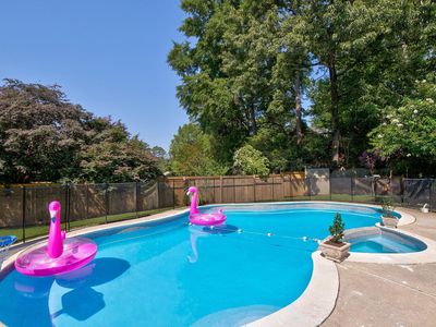 4 Long Meadow Ln