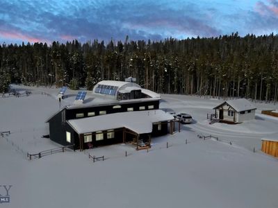 5889 Moulton Reservoir Rd