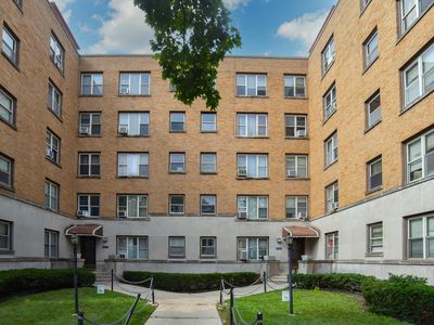 2606 W Balmoral Ave APT 110