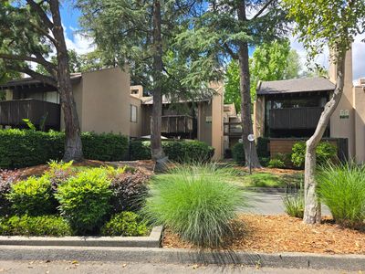 733 Woodside Ln E Unit 12