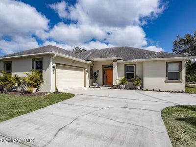 581 Eldron Blvd SE