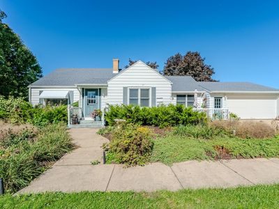 984 Fairview St
