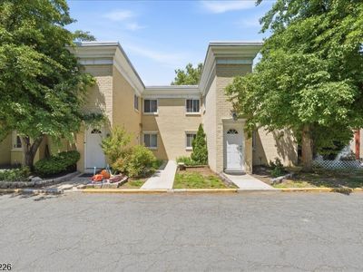 18 Lake Ave