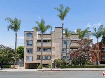 5224 Zelzah Ave Unit 209