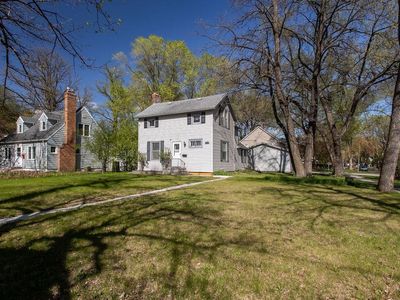 1024 University Dr S