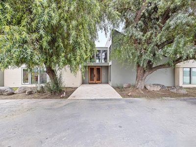 411 E Marinette Avenue