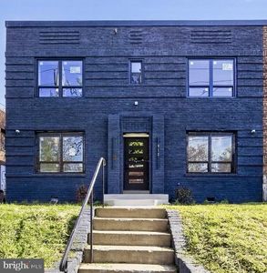 412 Newcomb St SE