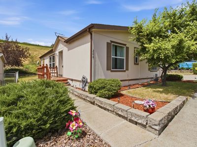 206 NW Lancer Ln