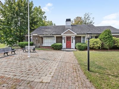 11 Maple St