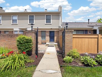 22204 Pondview