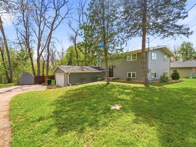 W6395 Lakeview Ct