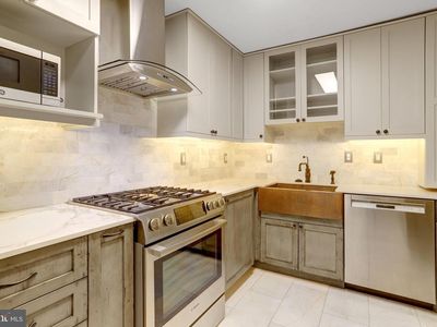 1300 Army Navy Dr APT 827