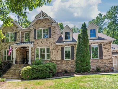 713 Woodcliff Ct
