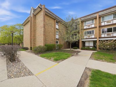 300 Claymoor APT 2E