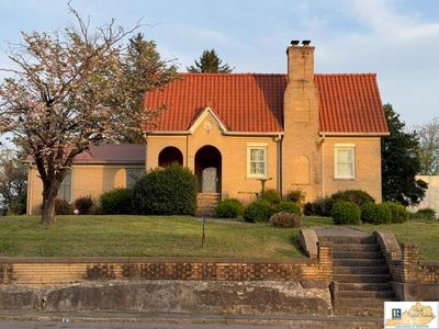 100 N Main St