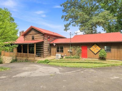 2308 N Ridge Dr