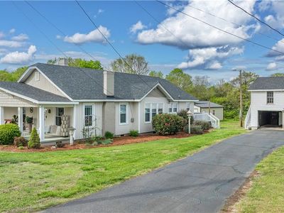 271 N Main St