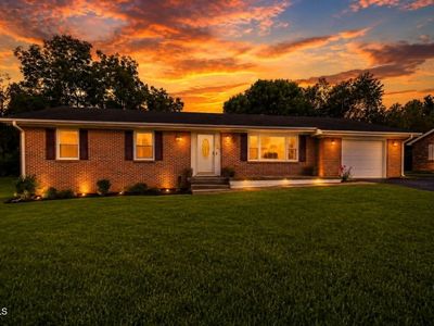 382 Meadowcrest Dr