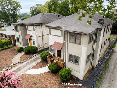 590 Parkway Dr NE