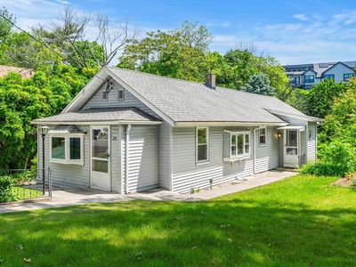 25 Wonderland Ave