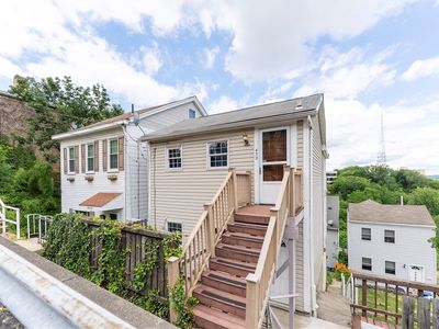 452 William St