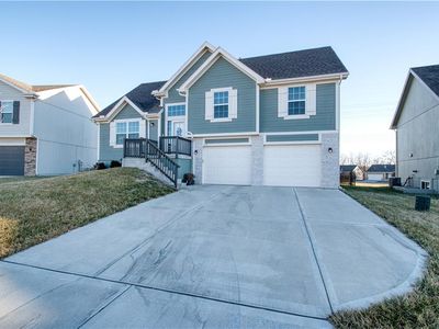Property at 715 Shane Ln, Belton, MO