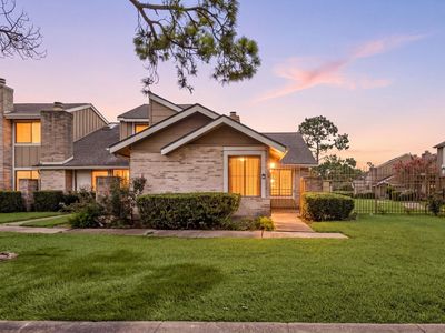 12021 Bob White Dr