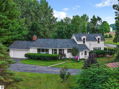 425 Garfield Rd S