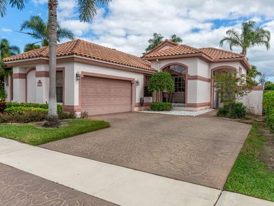 10122 Lexington Circle N