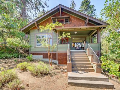9 Hillcrest St