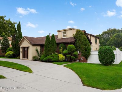 589 Arden Ave