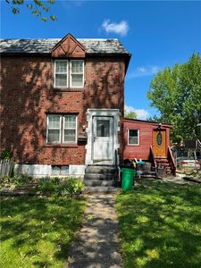 811 W Emaus Ave