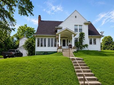 160 Maple Ave