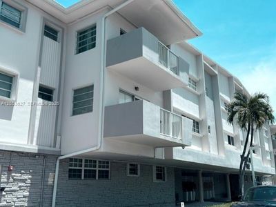 462 Golden Isles Dr APT 203