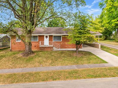 1208 Stratford Dr