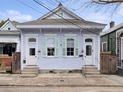 4223-25 Burgundy St