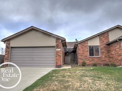 32401 Stoneybrook Ln