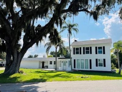 812 Tropical Dr