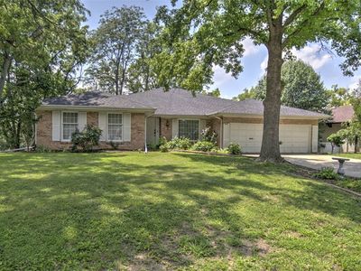 3045 Lake Bluff Dr