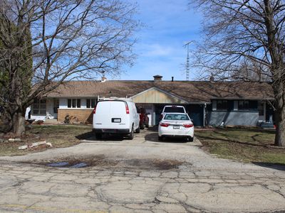 402 N East St